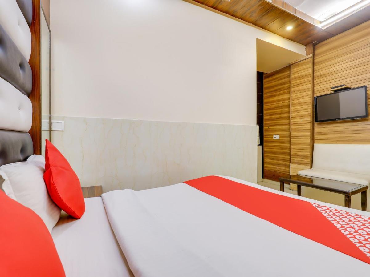 Oyo 27156 Roma Dx Hotel Ню Делхи Екстериор снимка