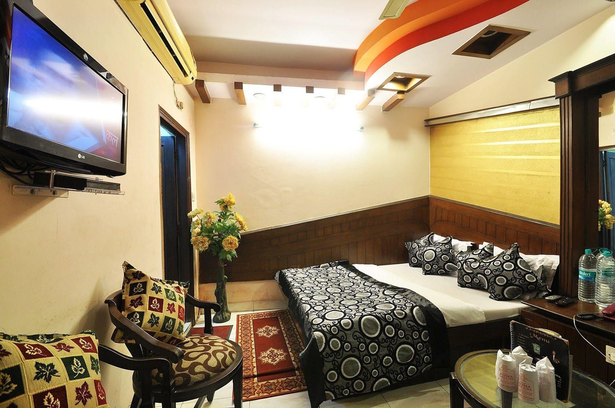 Oyo 27156 Roma Dx Hotel Ню Делхи Екстериор снимка