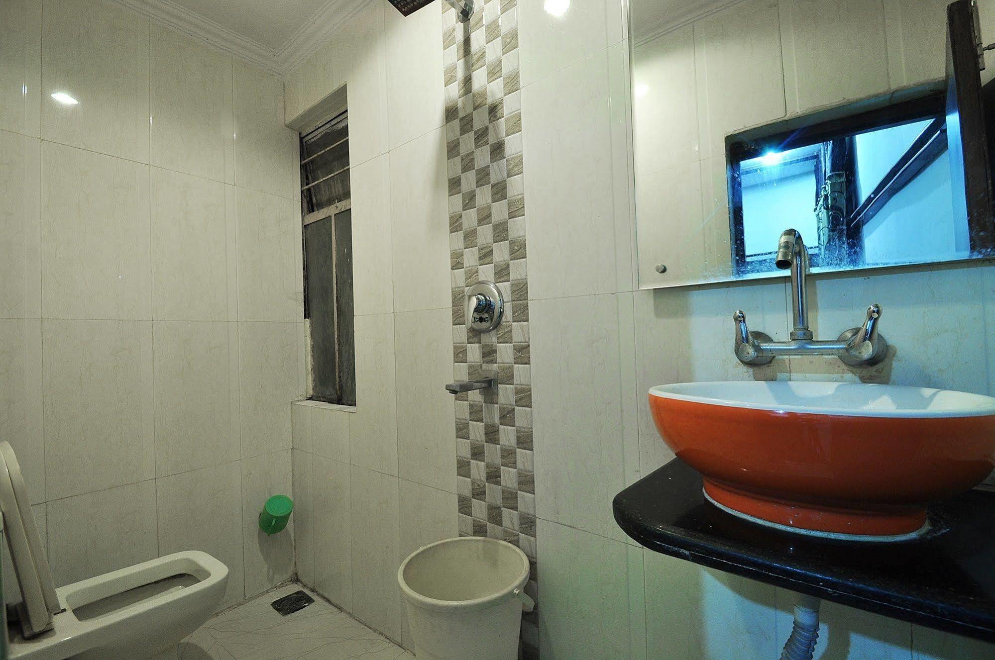 Oyo 27156 Roma Dx Hotel Ню Делхи Екстериор снимка