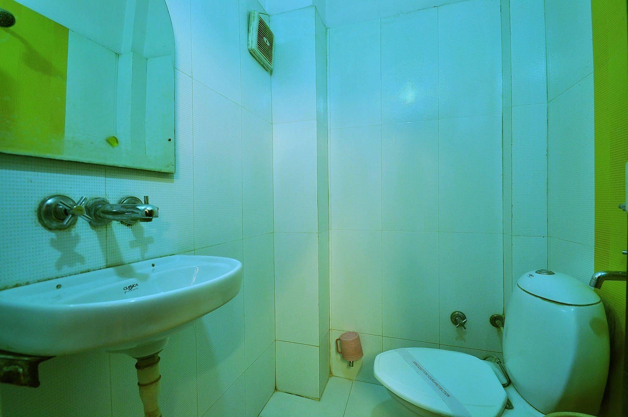 Oyo 27156 Roma Dx Hotel Ню Делхи Екстериор снимка
