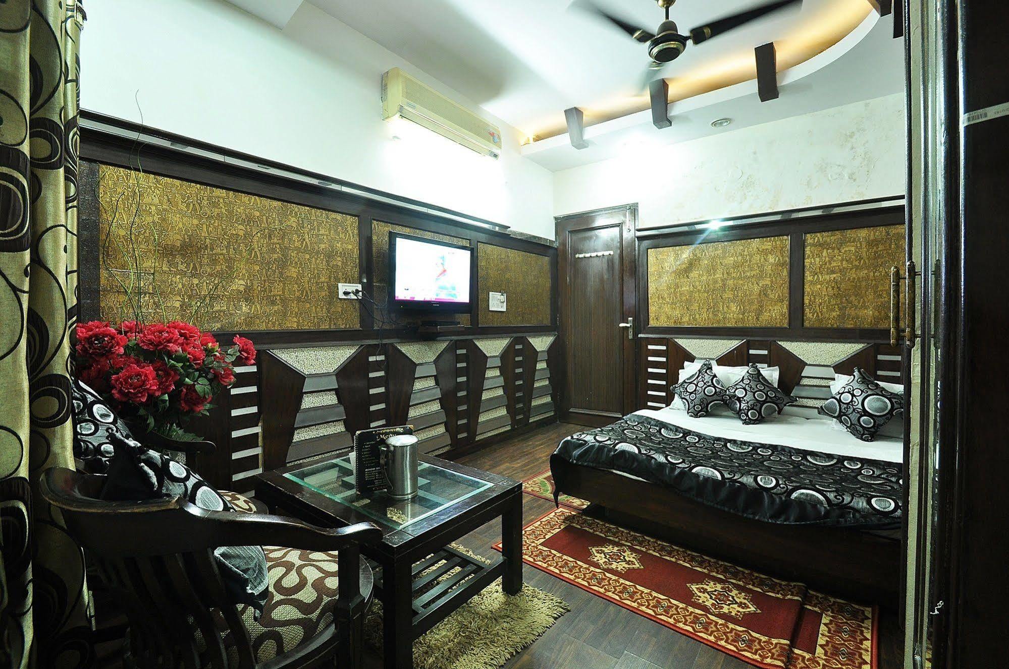 Oyo 27156 Roma Dx Hotel Ню Делхи Екстериор снимка